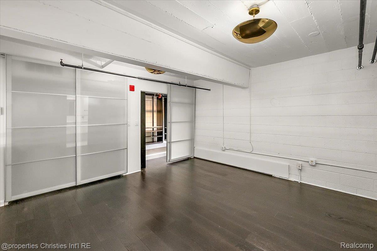 3434 Russell Street 107