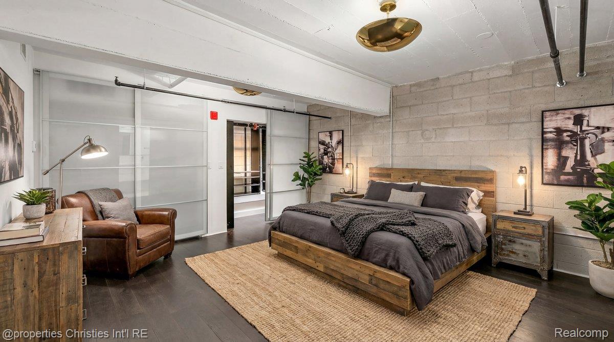 3434 Russell Street 107