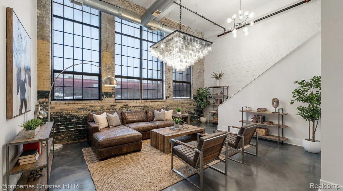 3434 Russell Street 107