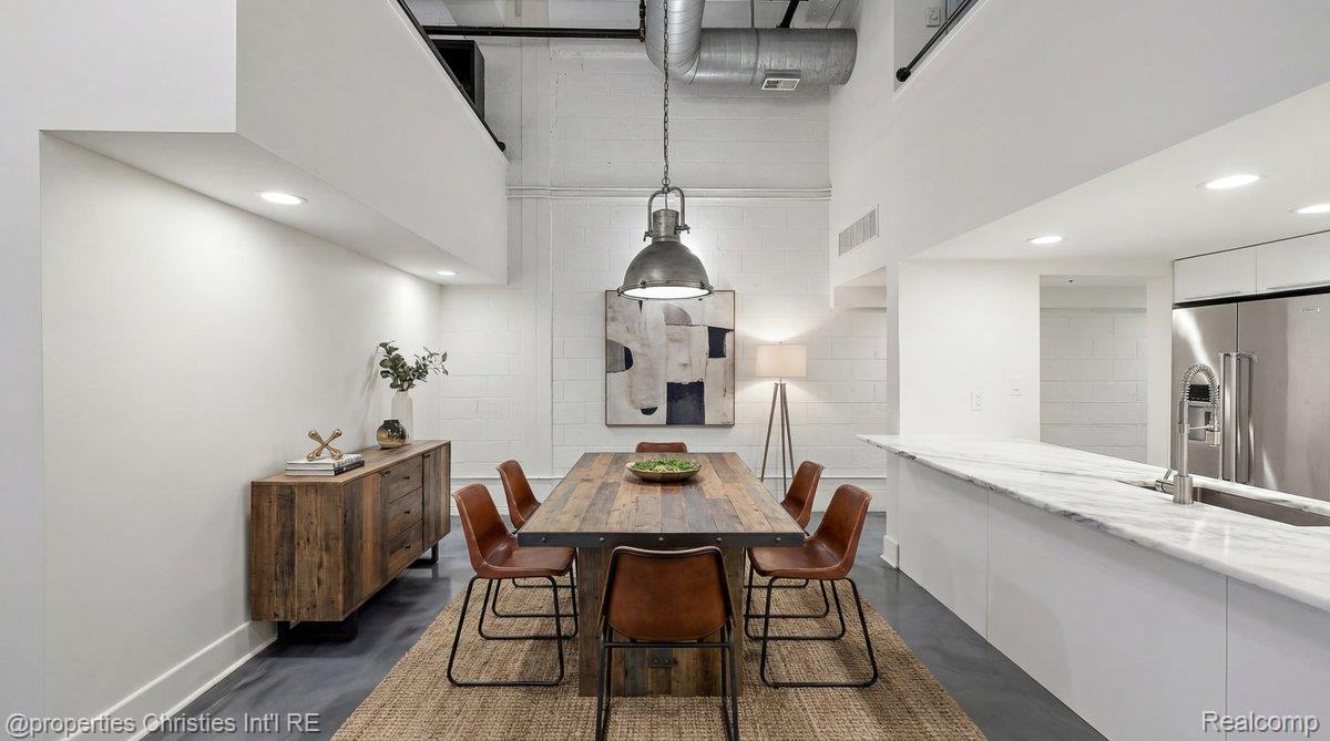 3434 Russell Street 107