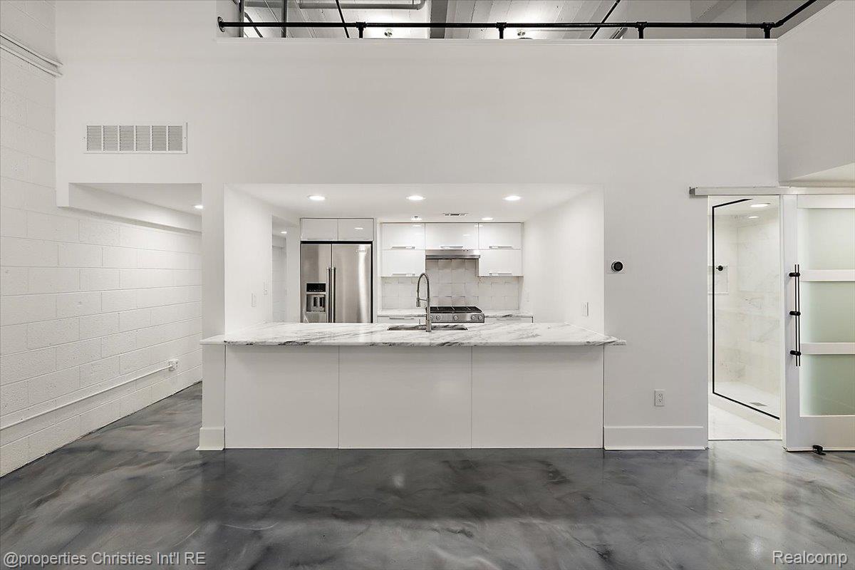 3434 Russell Street 107