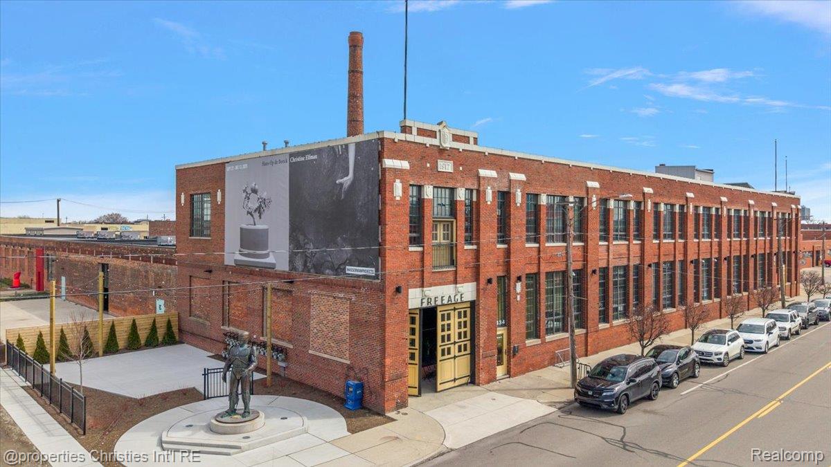 3434 Russell Street 107