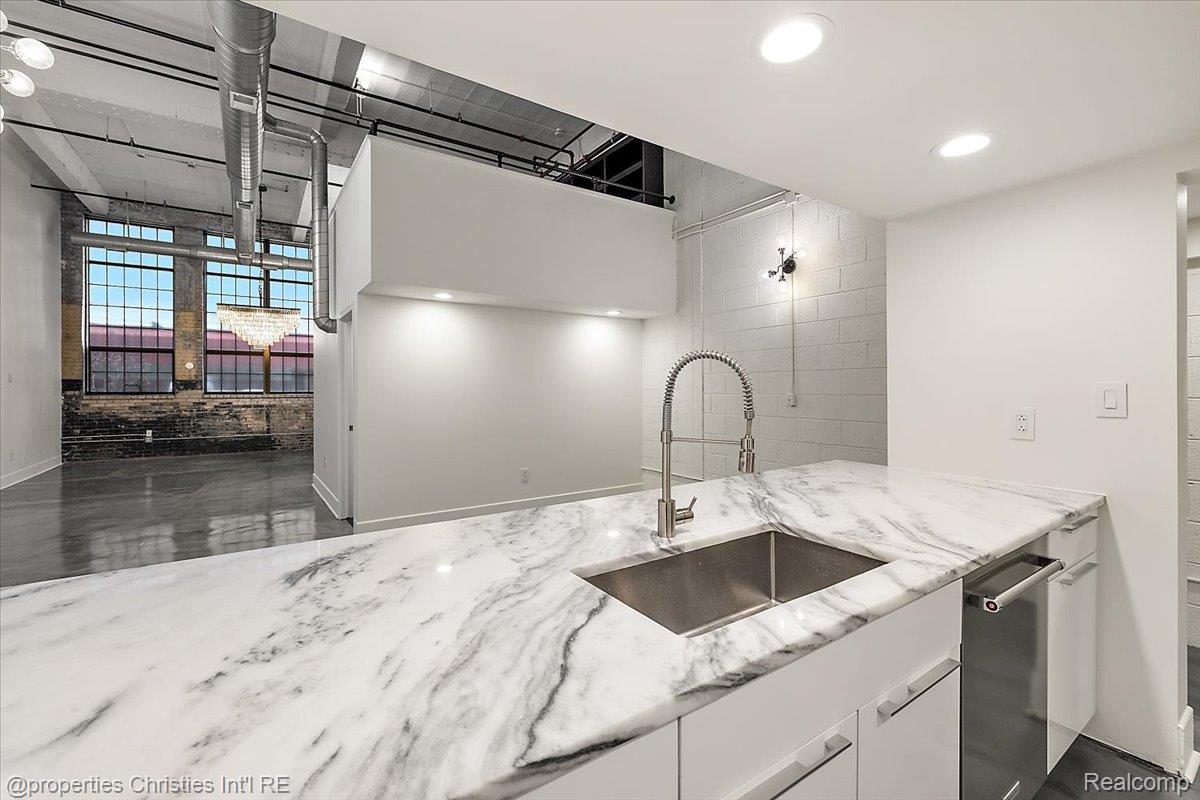 3434 Russell Street 107