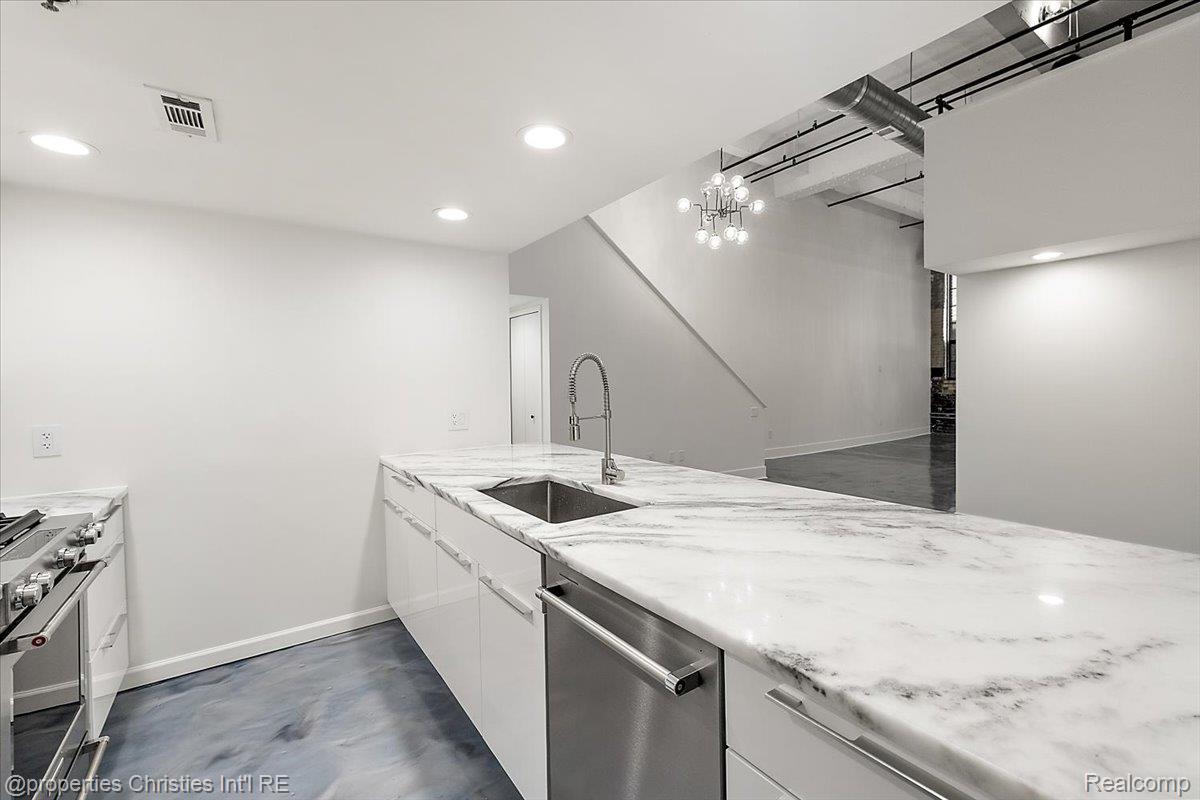 3434 Russell Street 107