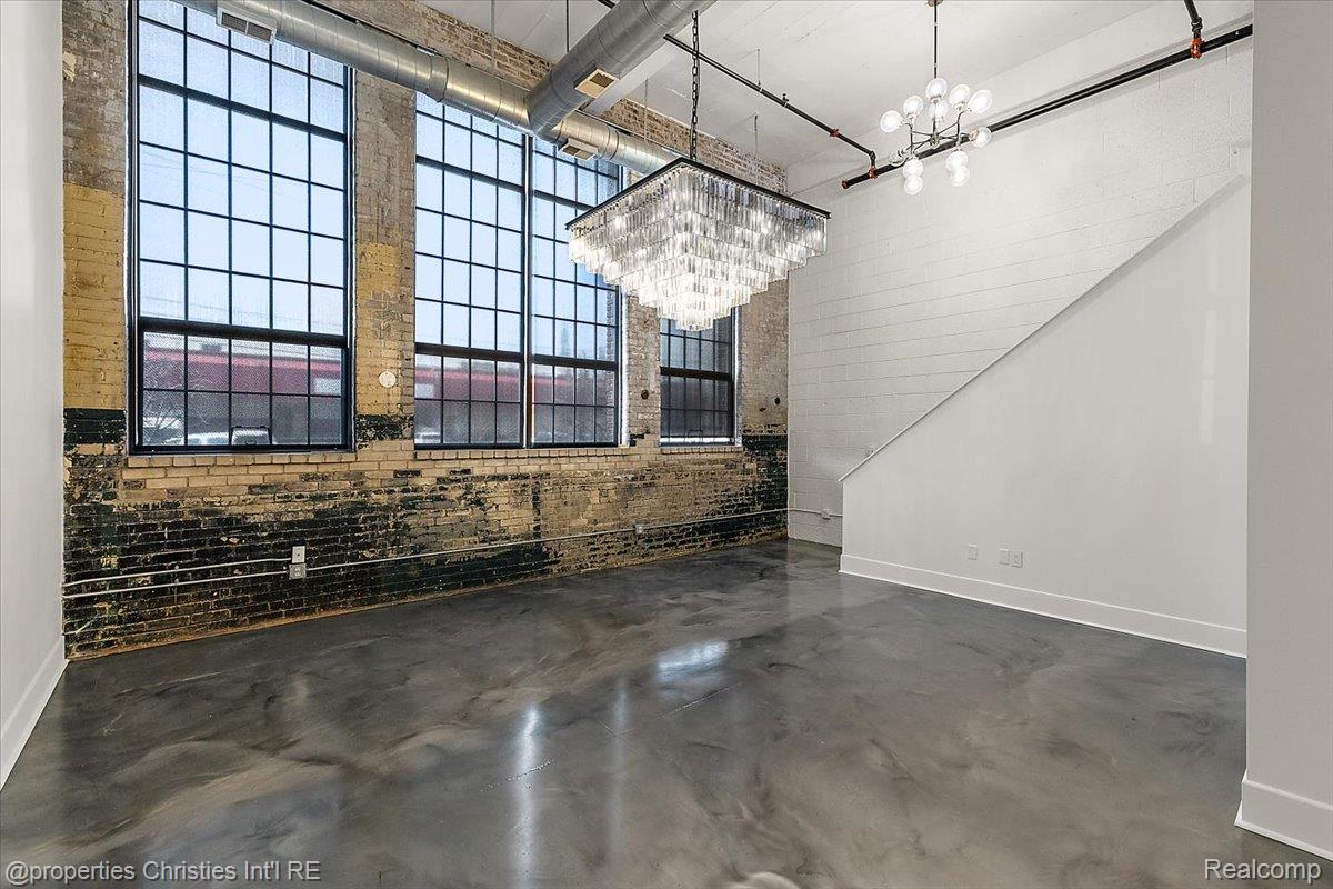 3434 Russell Street 107