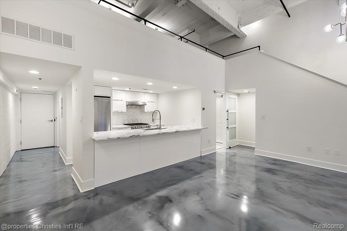 3434 Russell Street 107