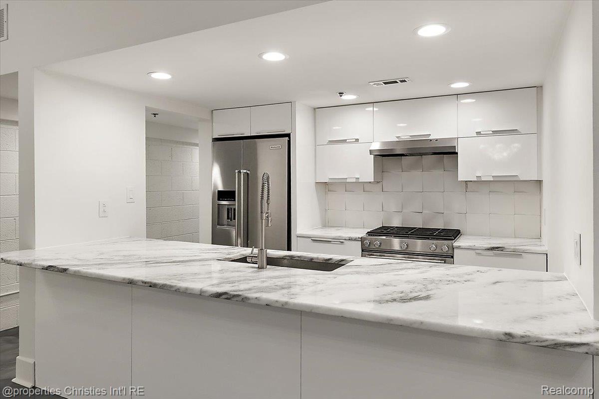 3434 Russell Street 107