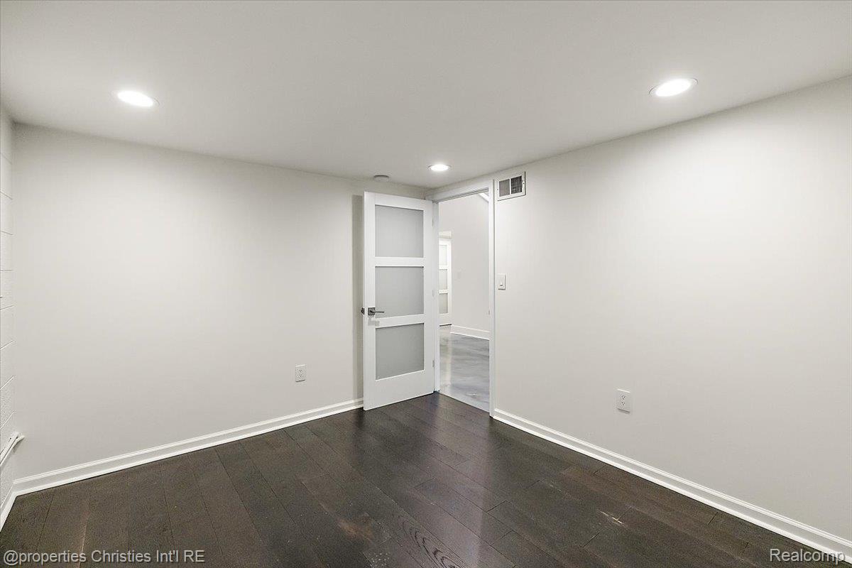 3434 Russell Street 107