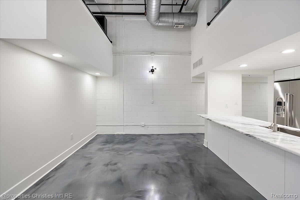 3434 Russell Street 107