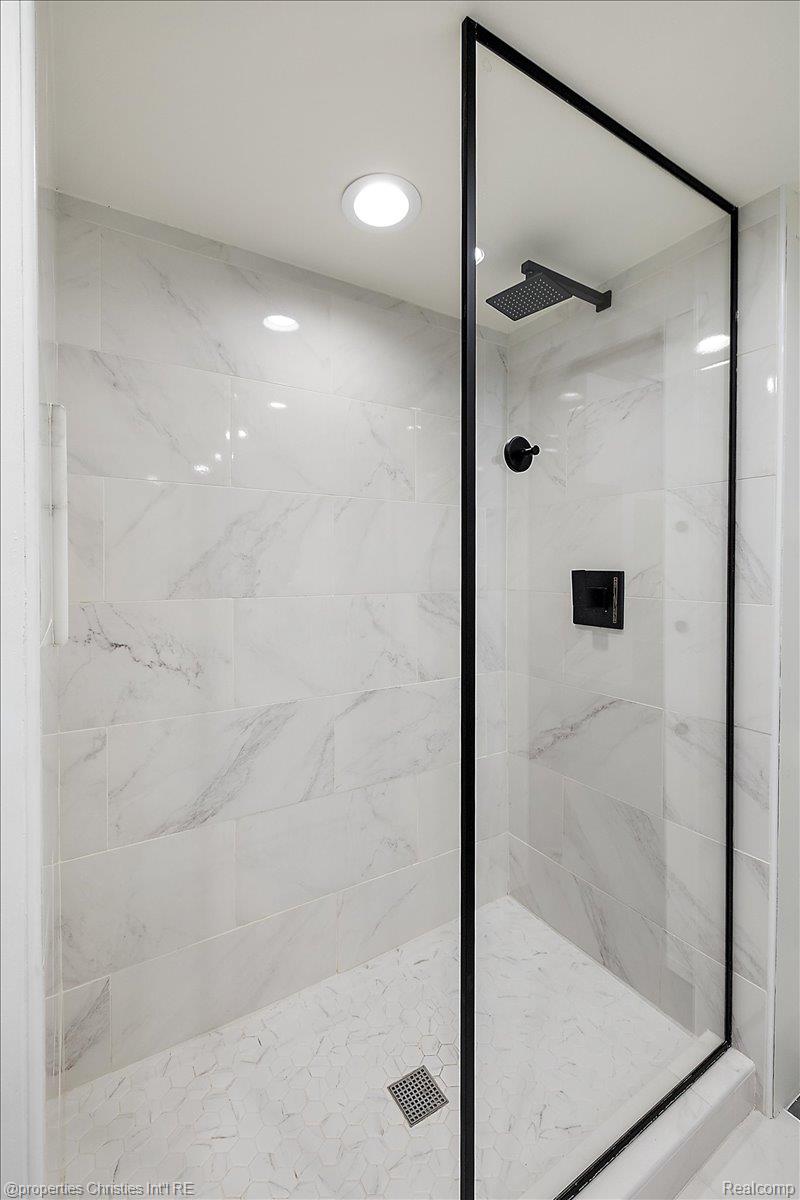 3434 Russell Street 107