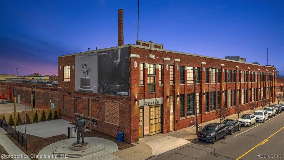 3434 Russell Street 107
