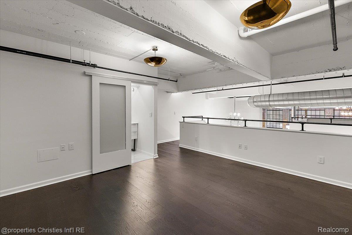 3434 Russell Street 107