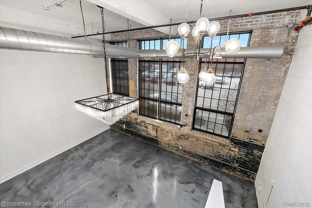 3434 Russell Street 107