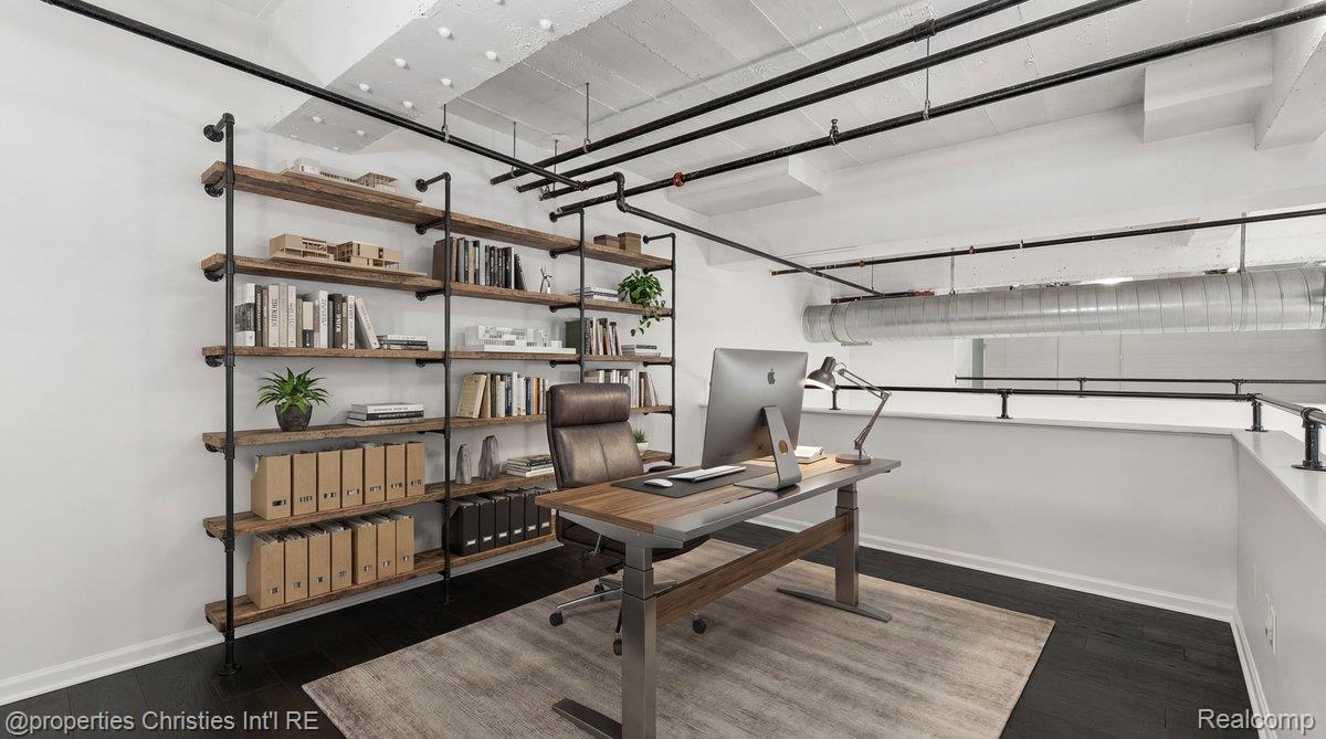 3434 Russell Street 107