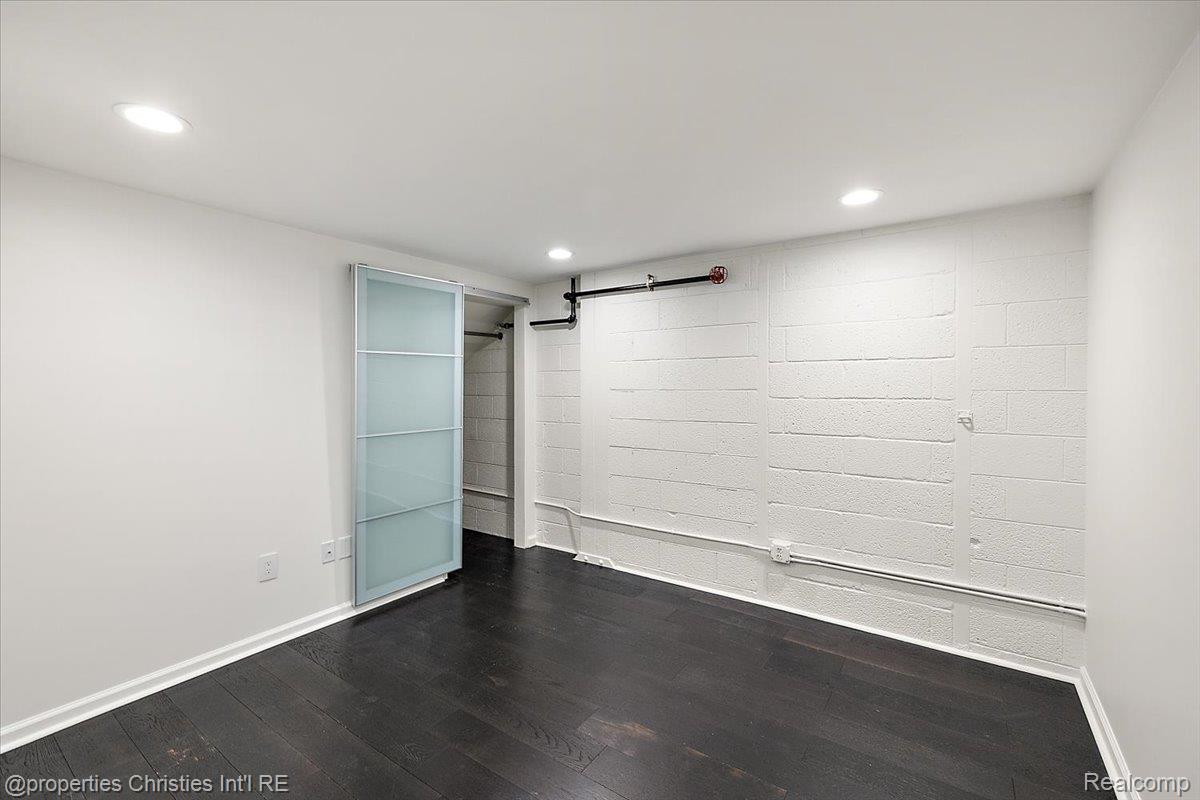 3434 Russell Street 107