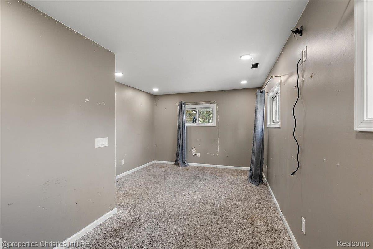 5863 Clarkston Road