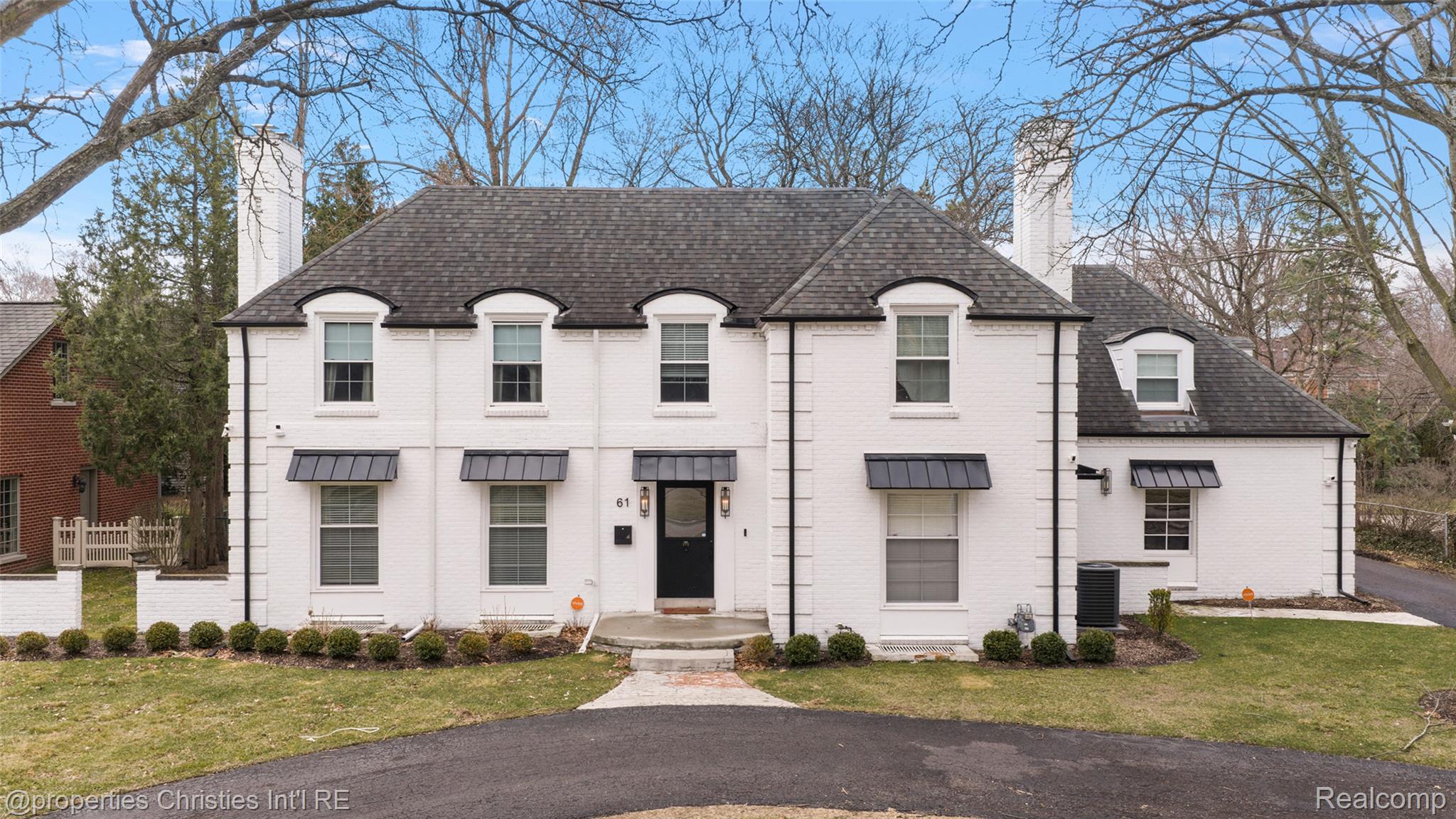 61 Lochmoor Boulevard