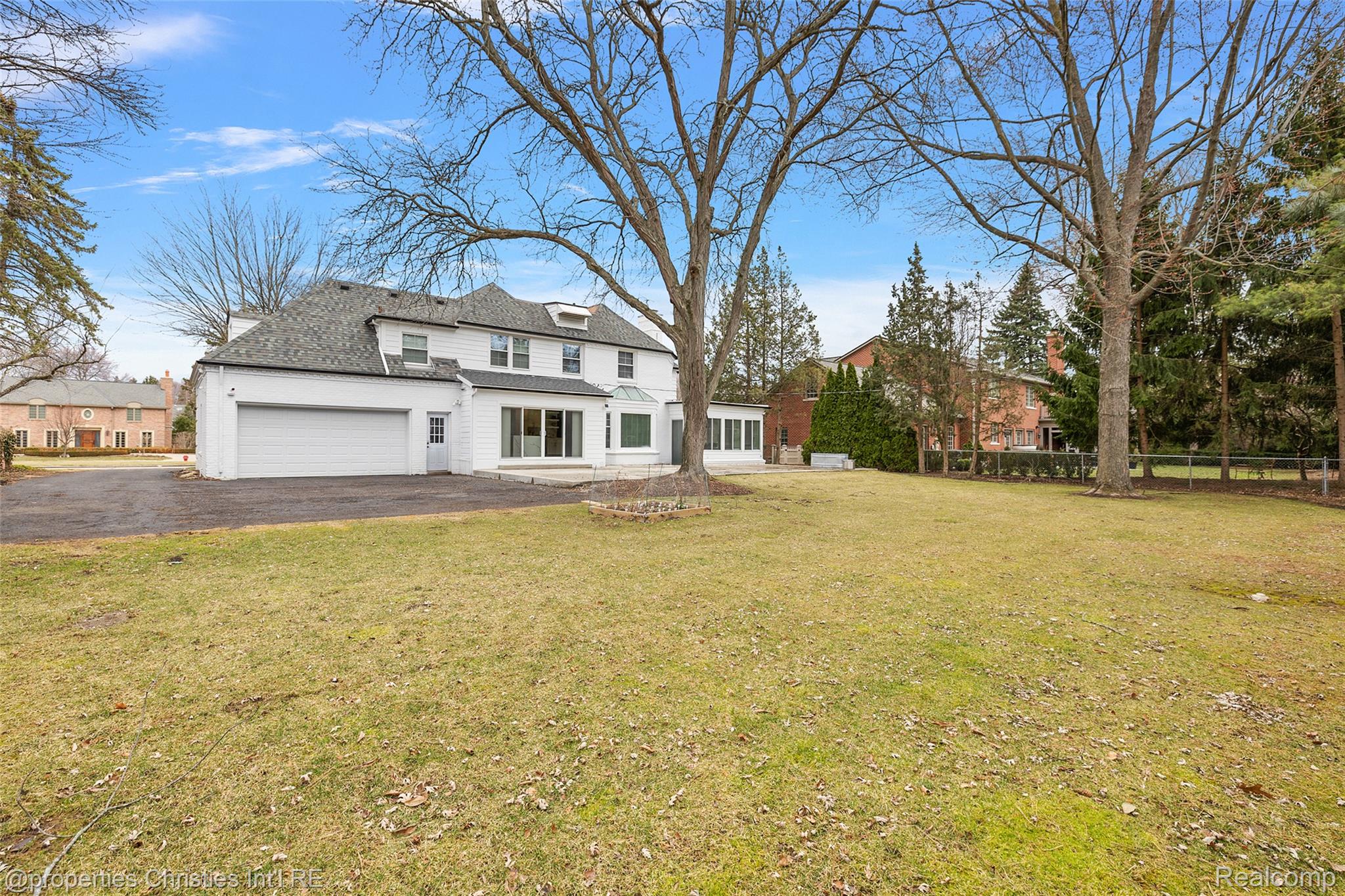61 Lochmoor Boulevard