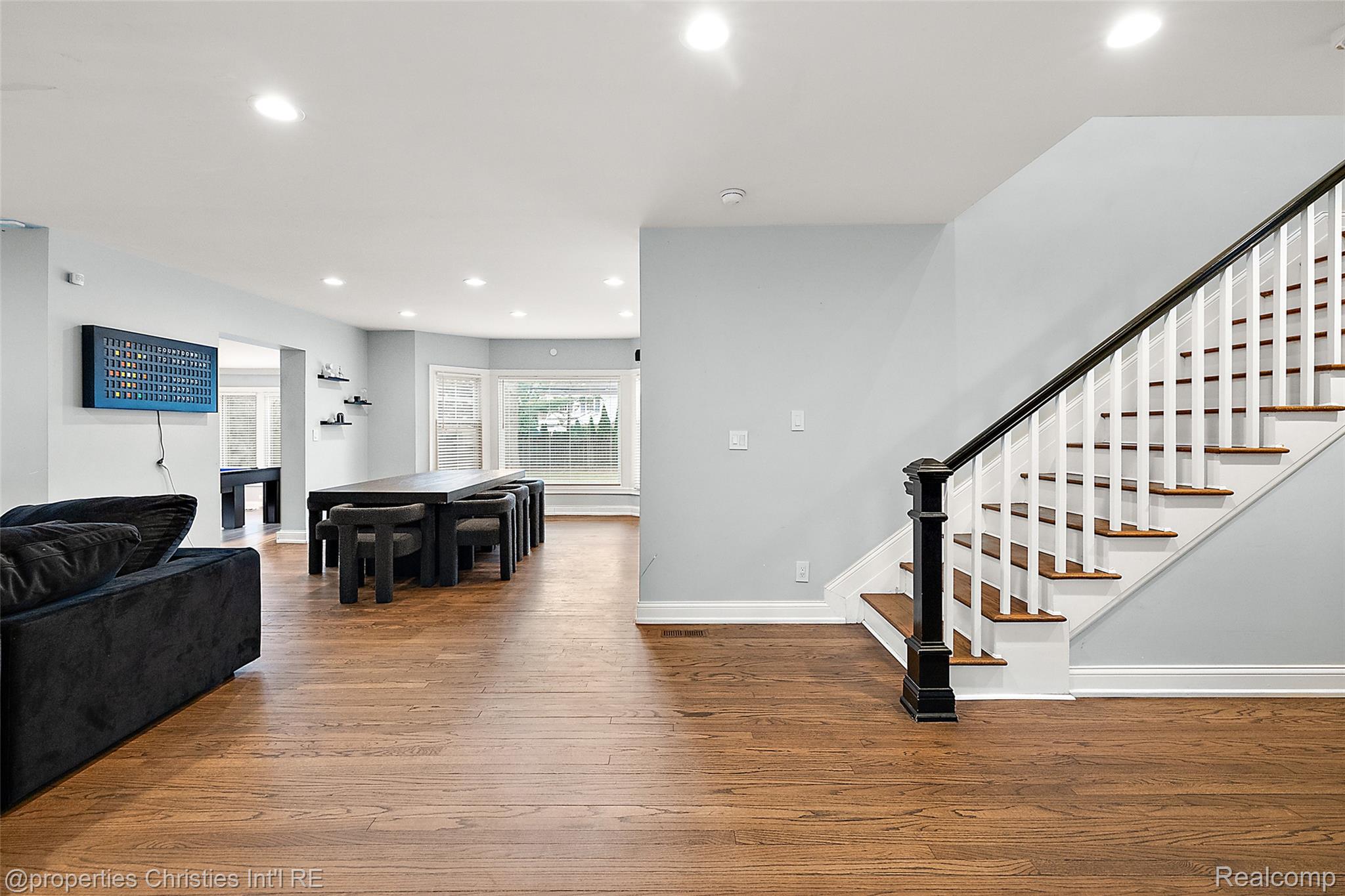 61 Lochmoor Boulevard