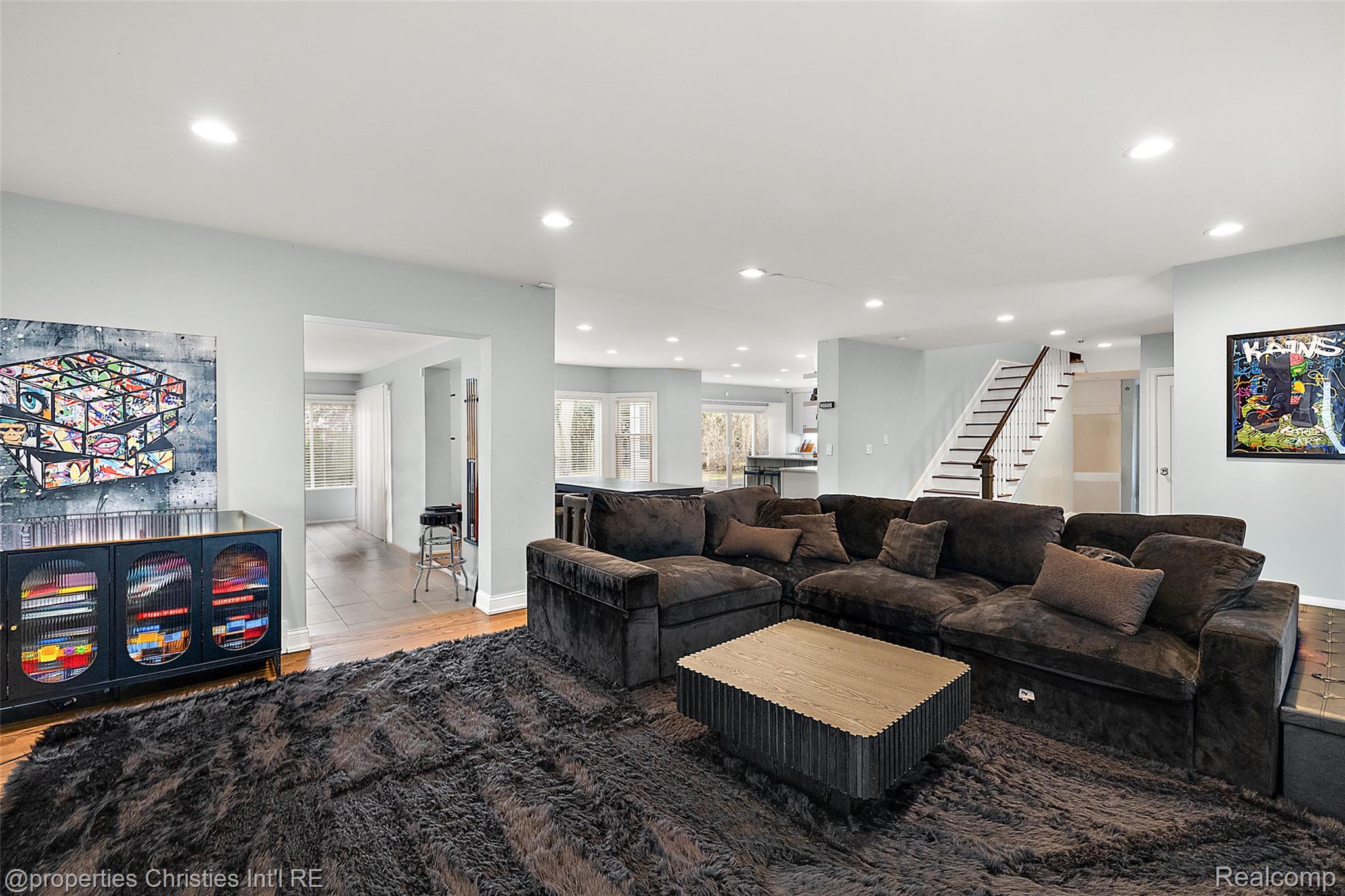 61 Lochmoor Boulevard