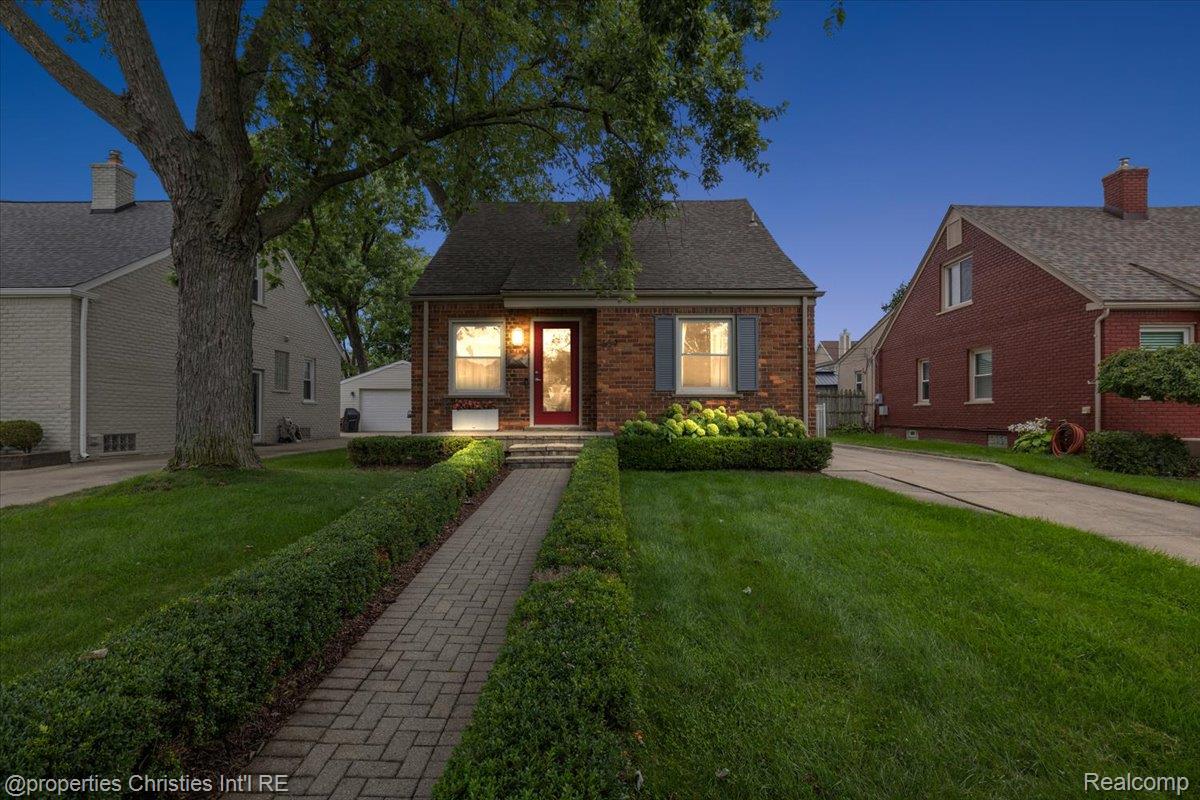 559 E Southlawn Boulevard