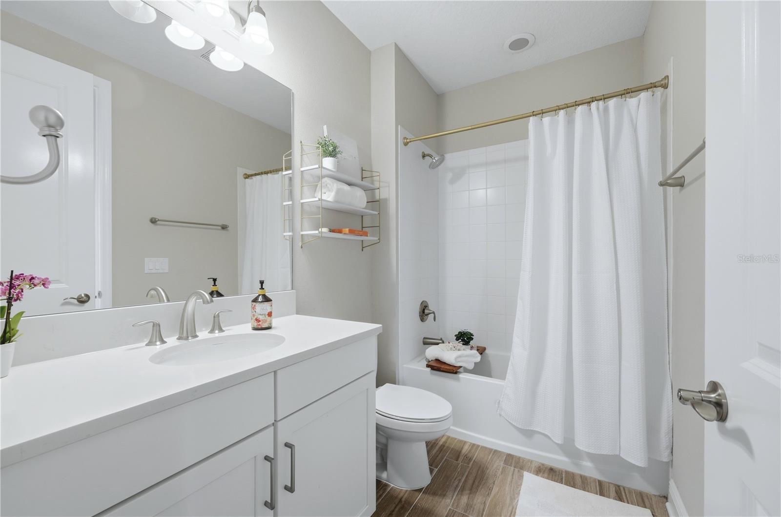 5542 NATIVE HENNA CT