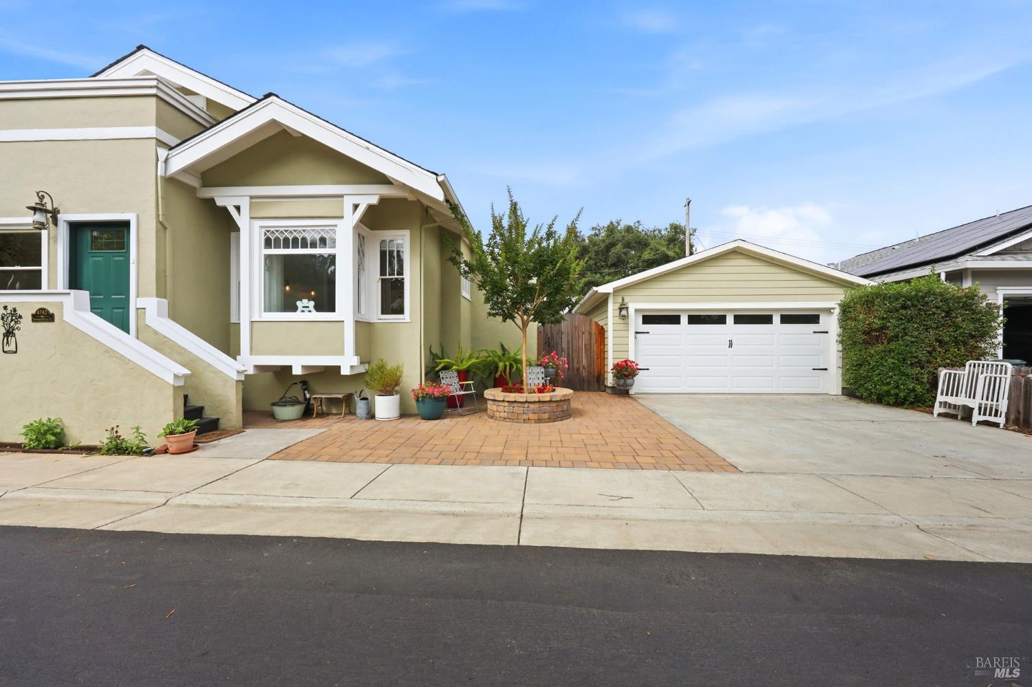 4743 Montgomery Drive