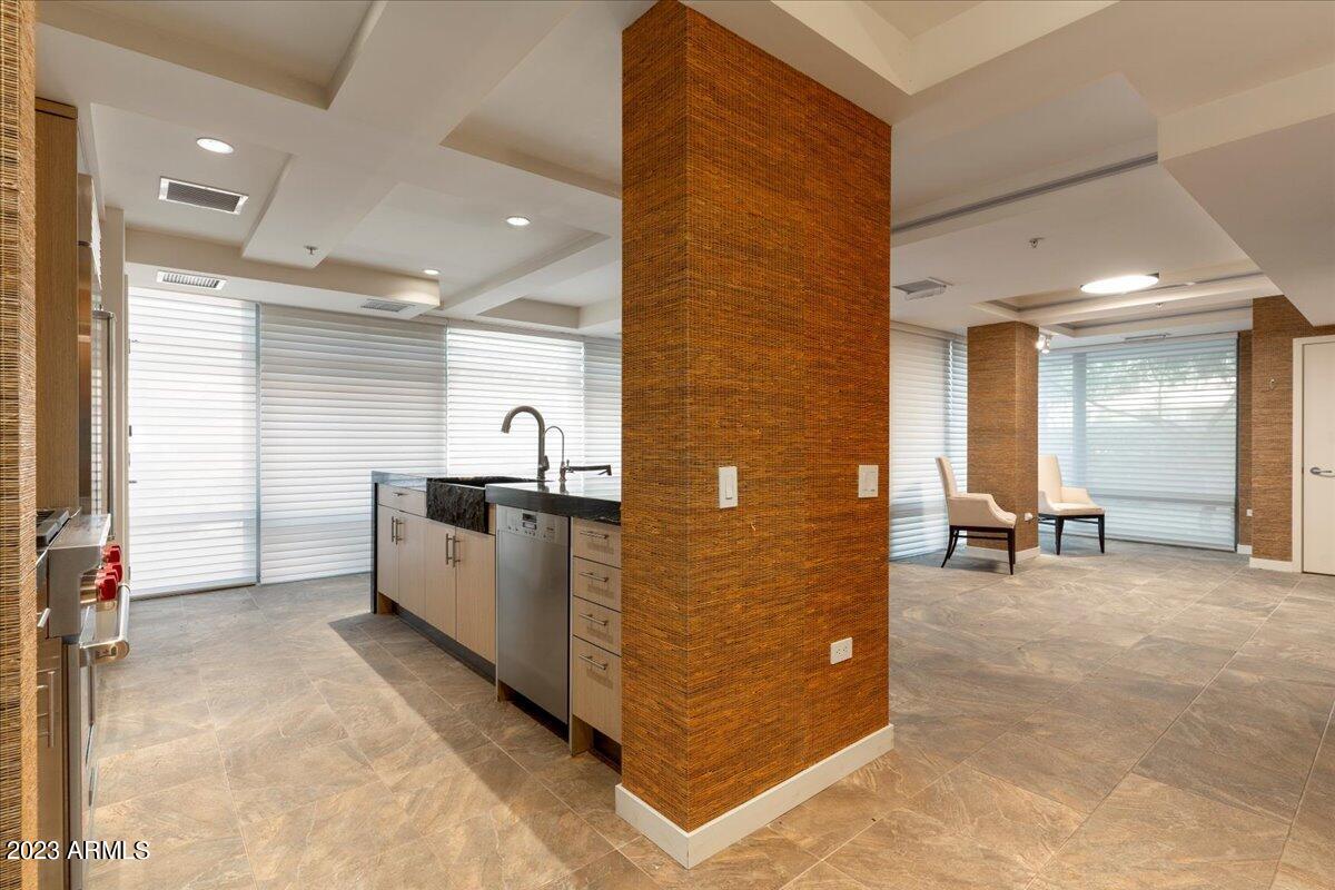 7117 E RANCHO VISTA Drive 1012