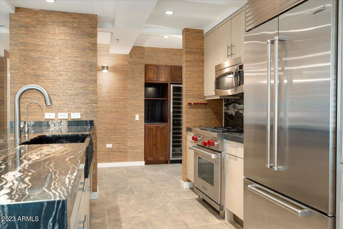 7117 E RANCHO VISTA Drive 1012