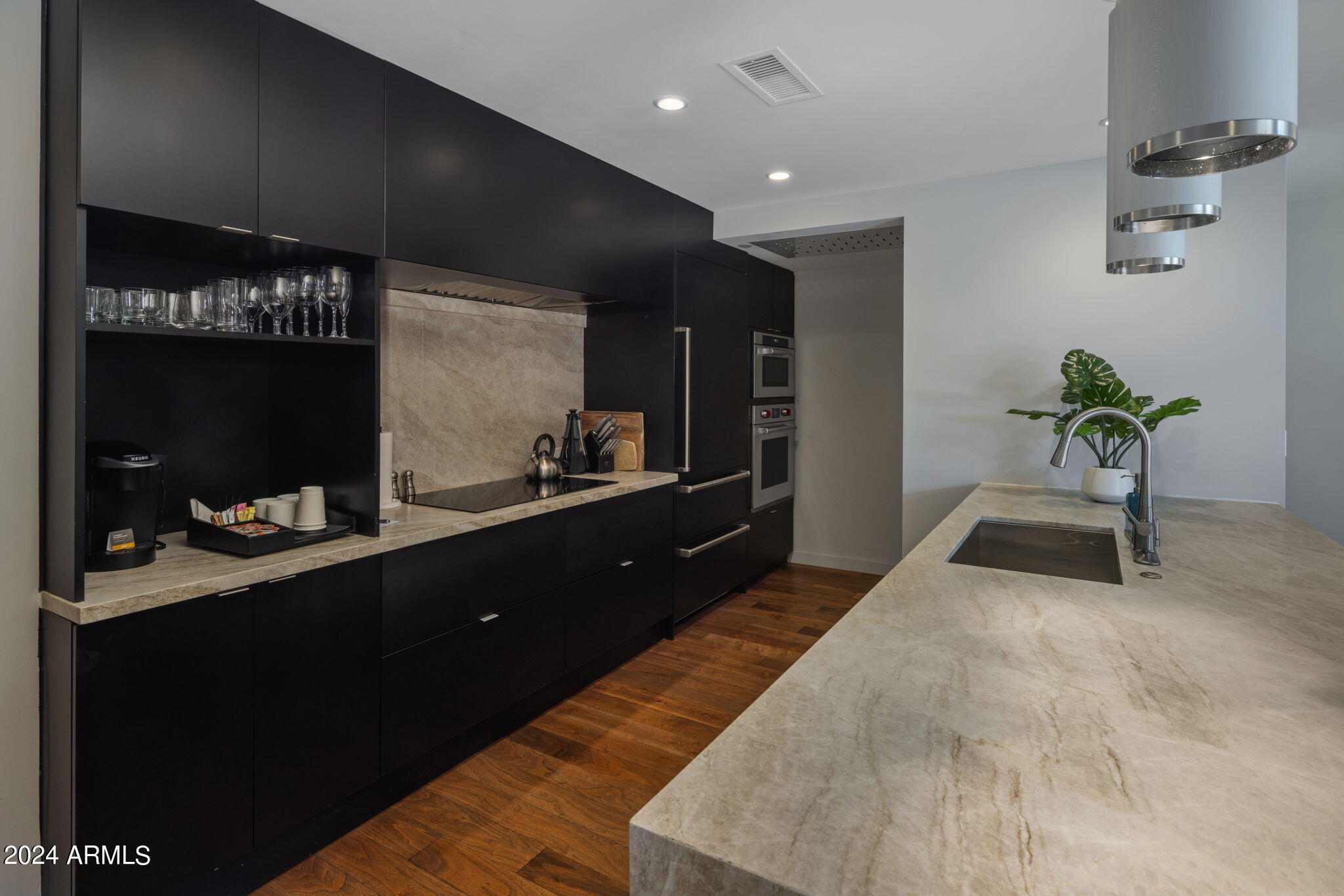 5455 E LINCOLN Drive, 1016