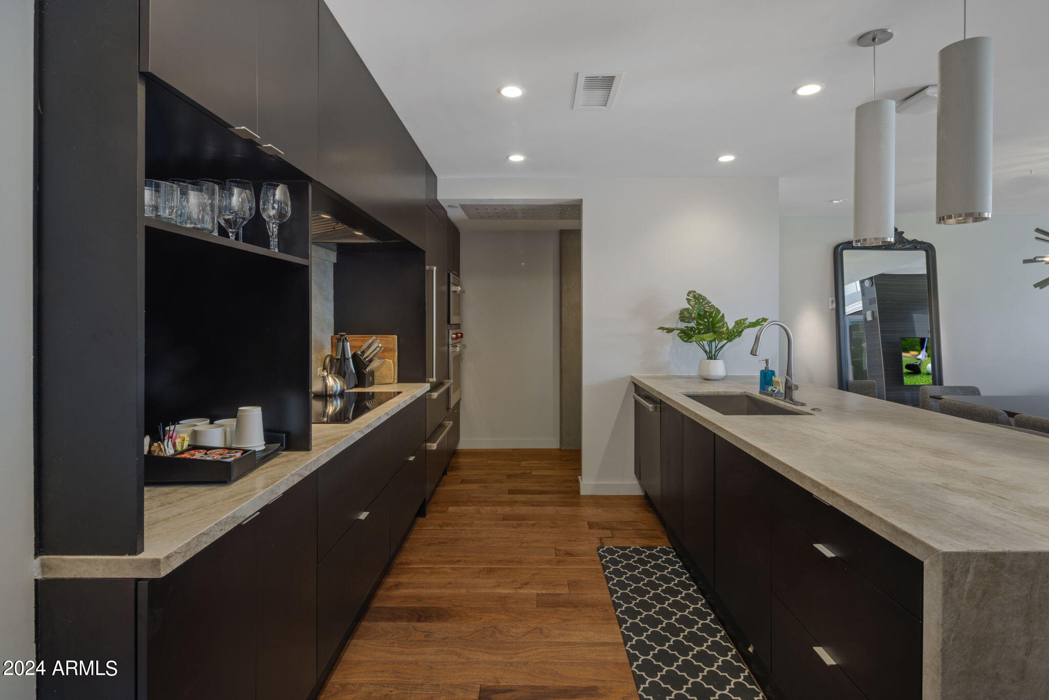 5455 E LINCOLN Drive, 1016