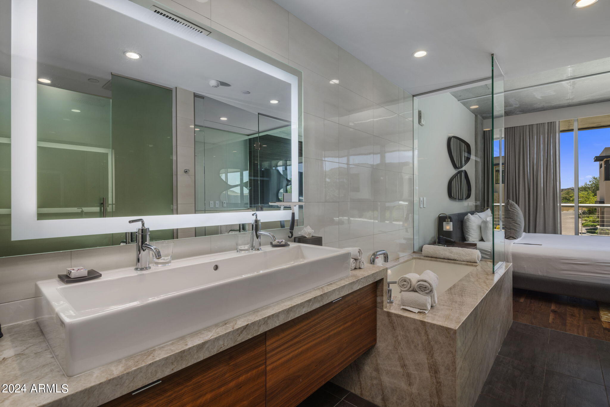 5455 E LINCOLN Drive, 1016