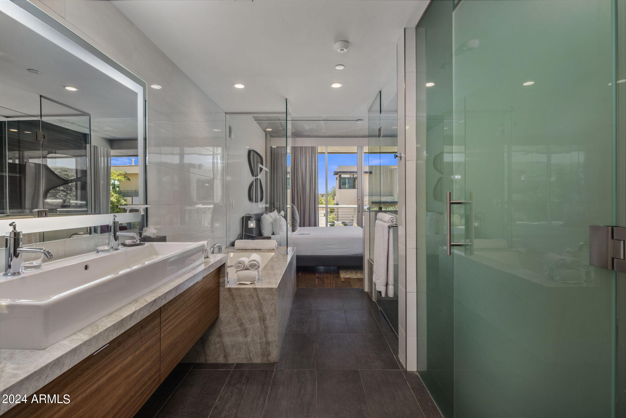 5455 E LINCOLN Drive, 1016