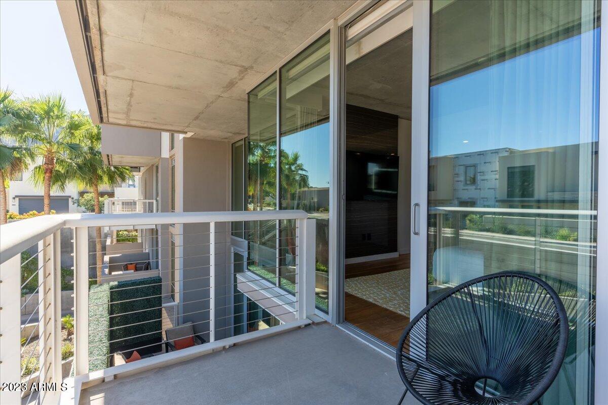 5455 E LINCOLN Drive, 1016