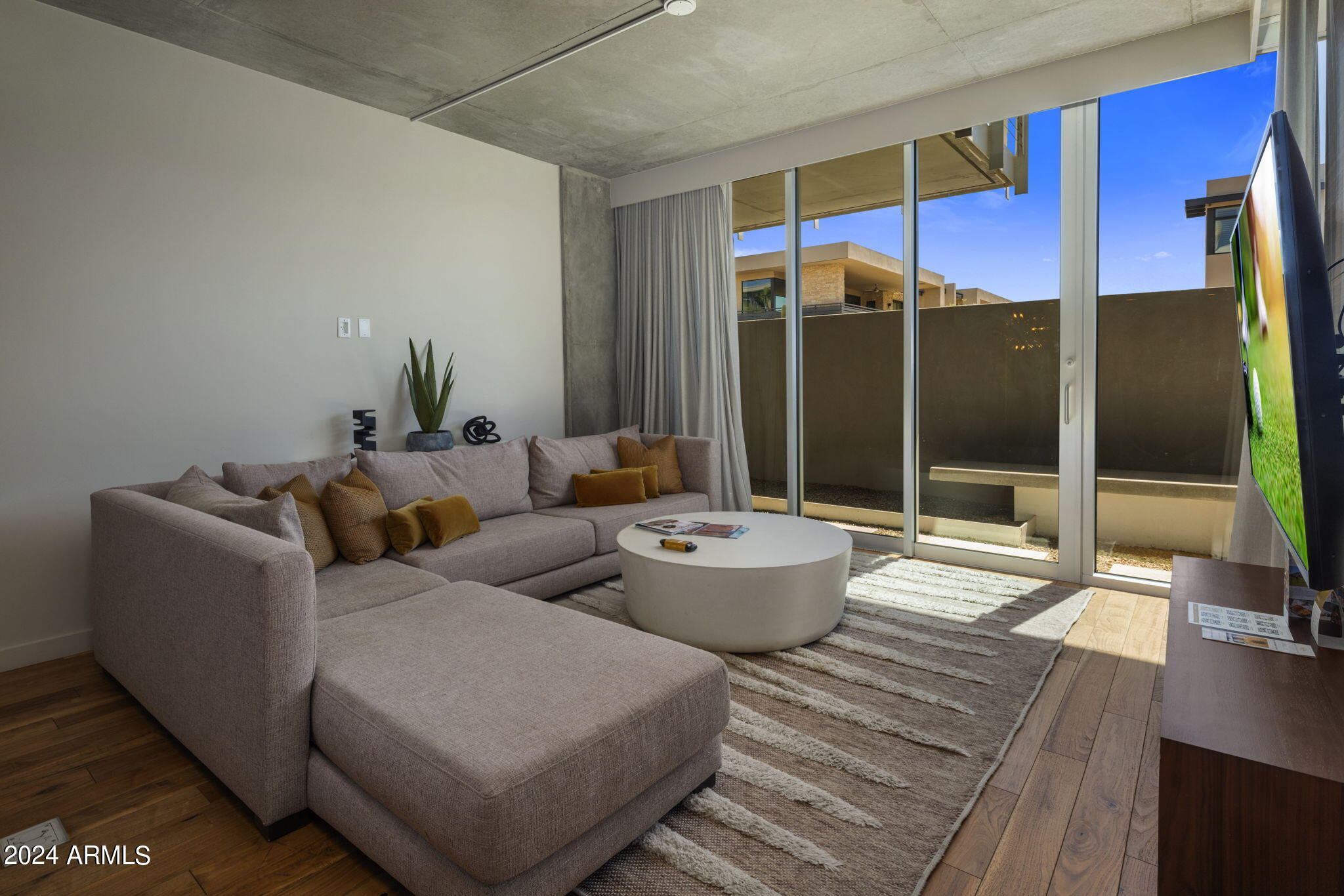 5455 E LINCOLN Drive, 1016