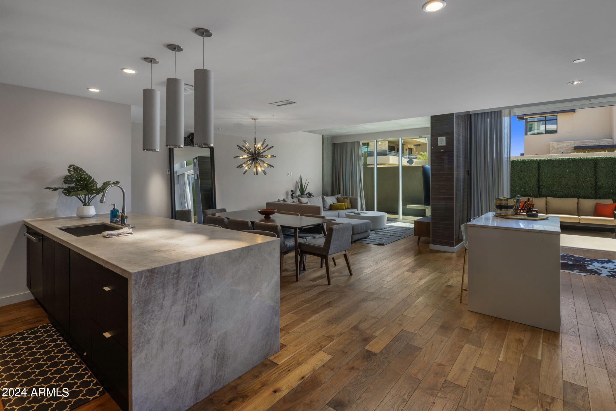 5455 E LINCOLN Drive, 1016