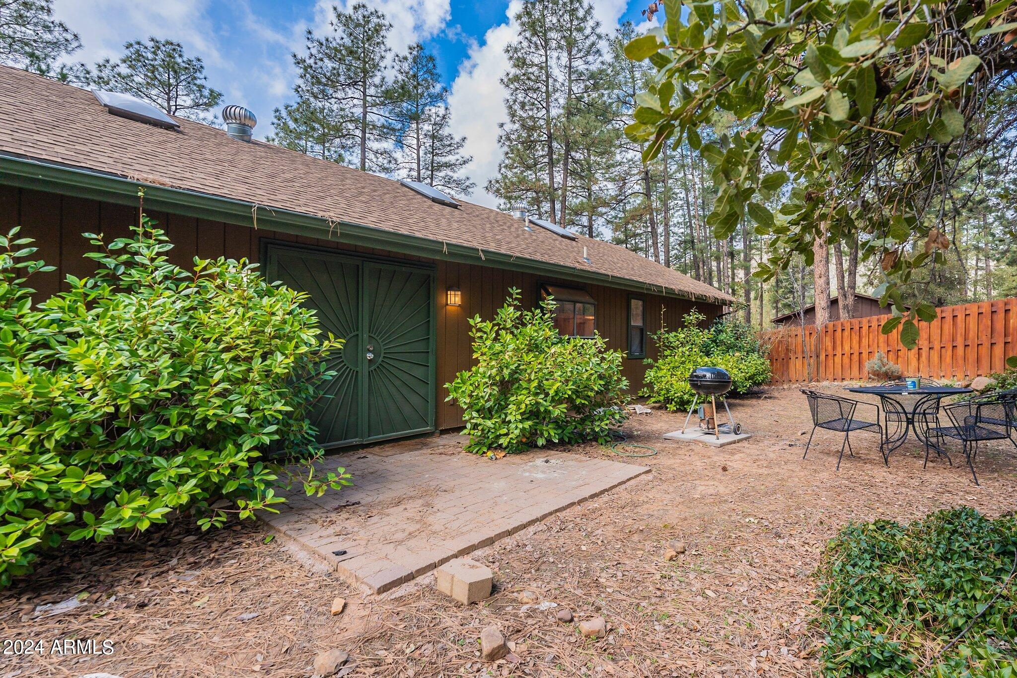 4335 N HOLLY Drive