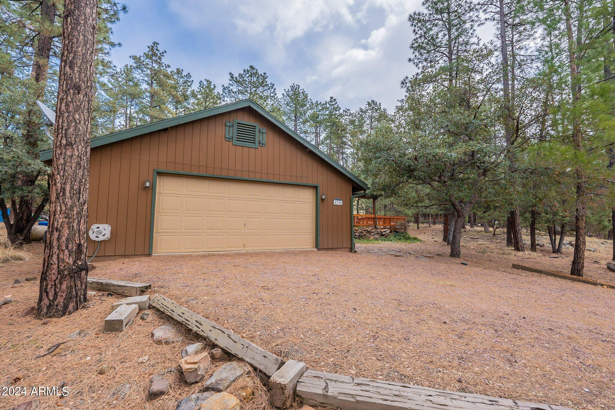 4335 N HOLLY Drive