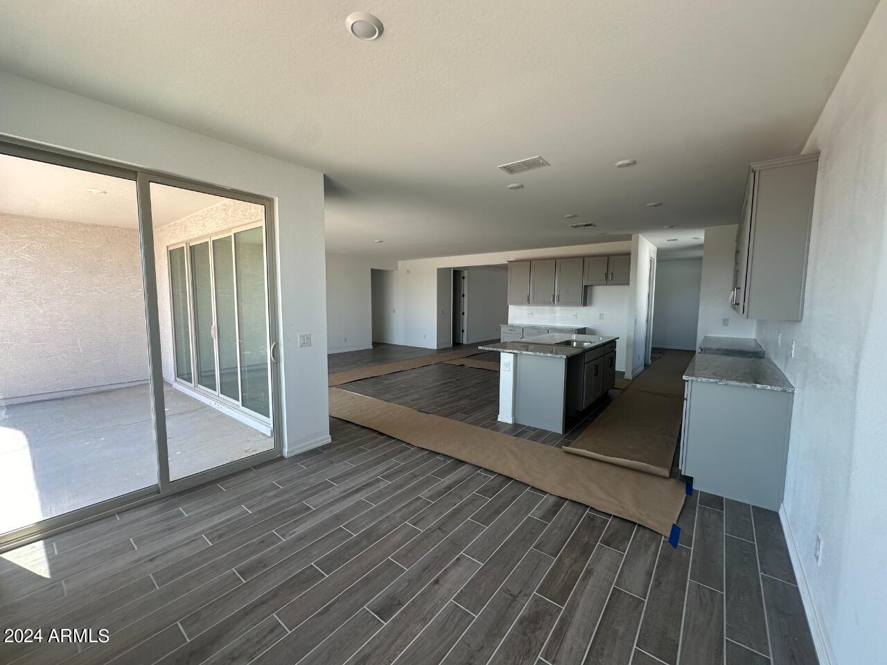 2609 E HOLLYWOOD IKE Avenue