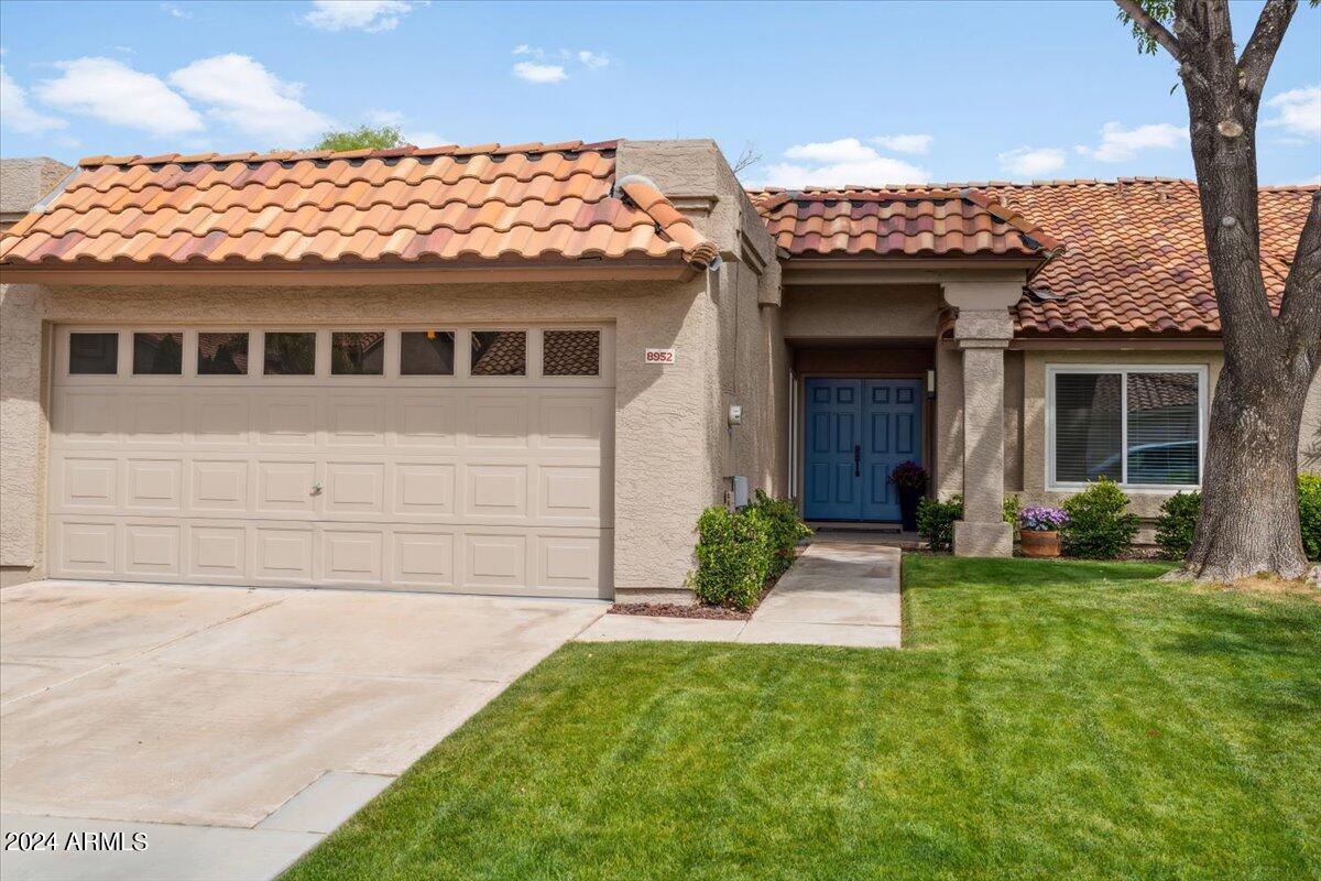 8952 E PALM RIDGE Drive