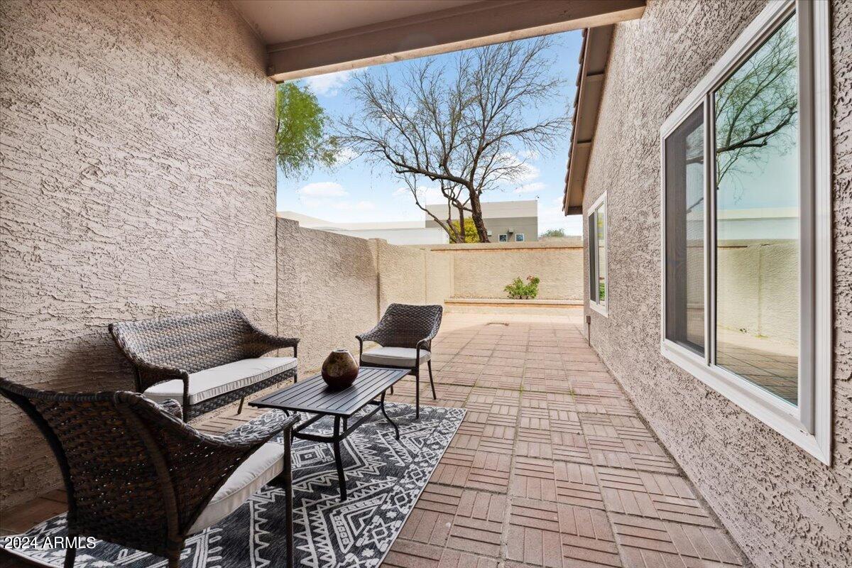 8952 E PALM RIDGE Drive
