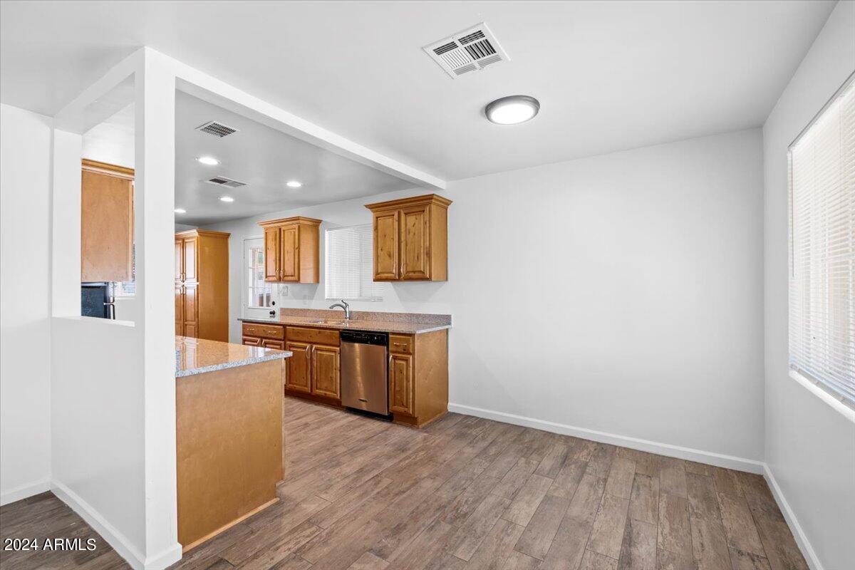 528 W 18TH Street