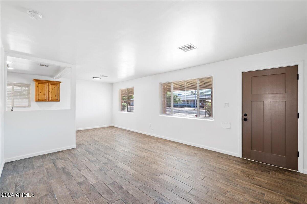 528 W 18TH Street