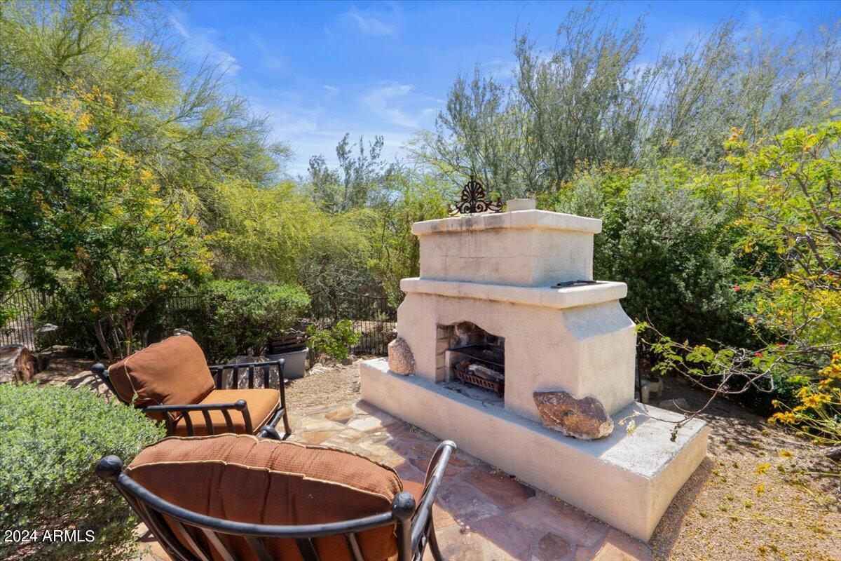 8921 E NORA Circle