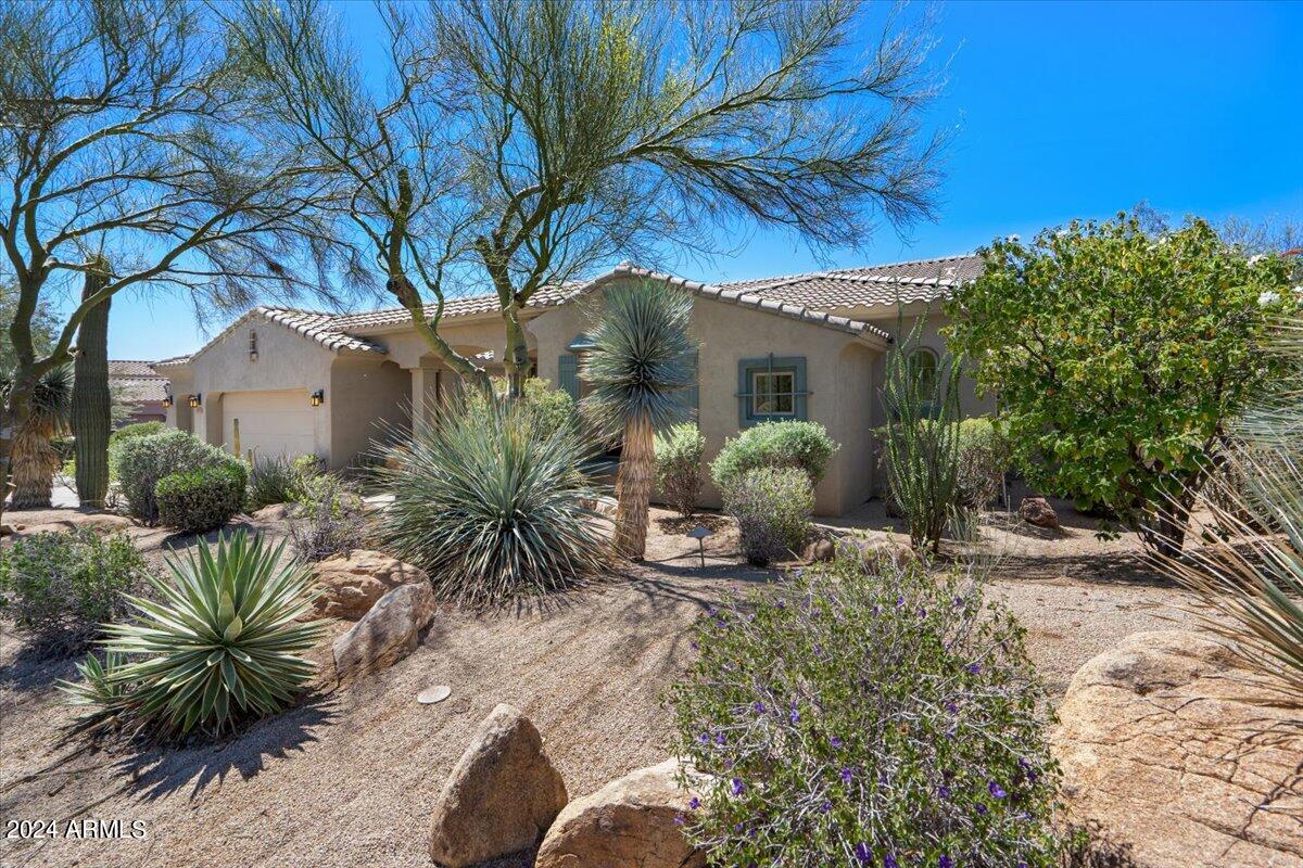 8921 E NORA Circle