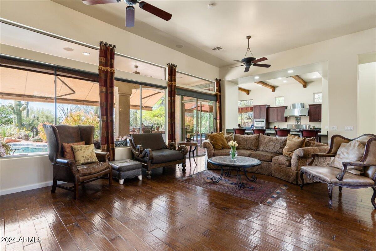 8921 E NORA Circle
