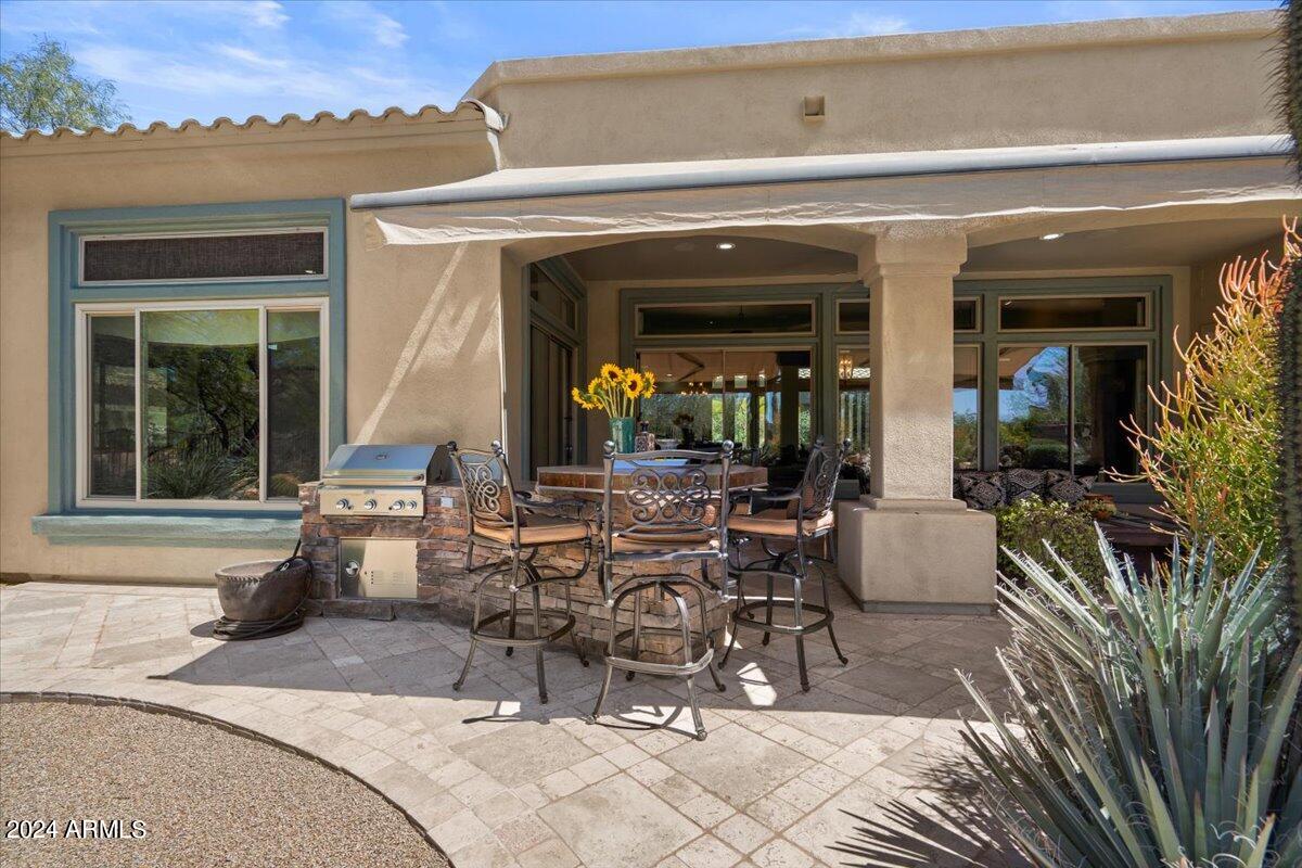 8921 E NORA Circle