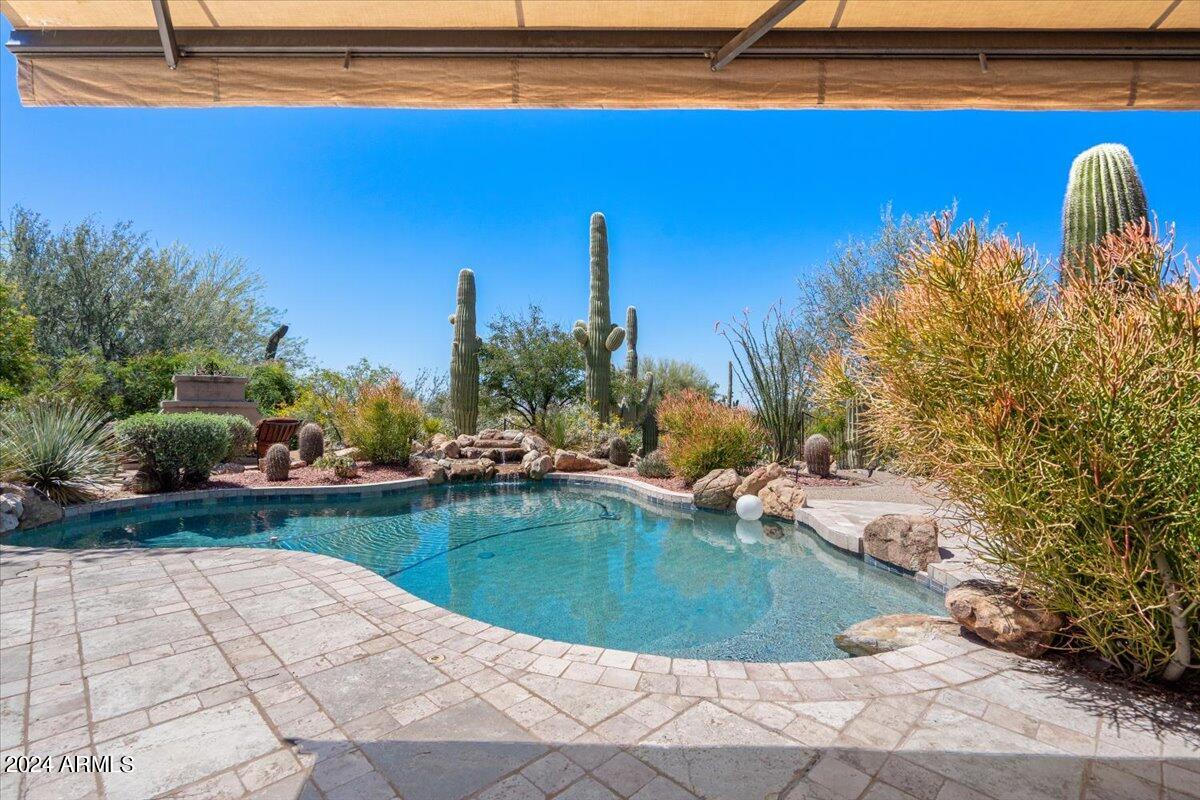 8921 E NORA Circle