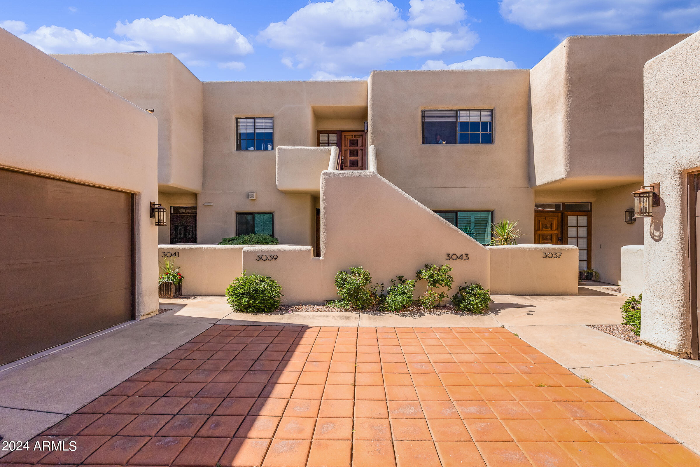 3043 E ROSE Lane