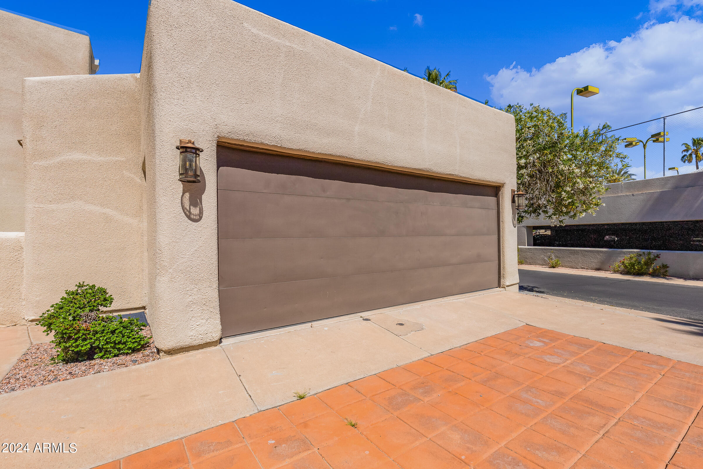 3043 E ROSE Lane